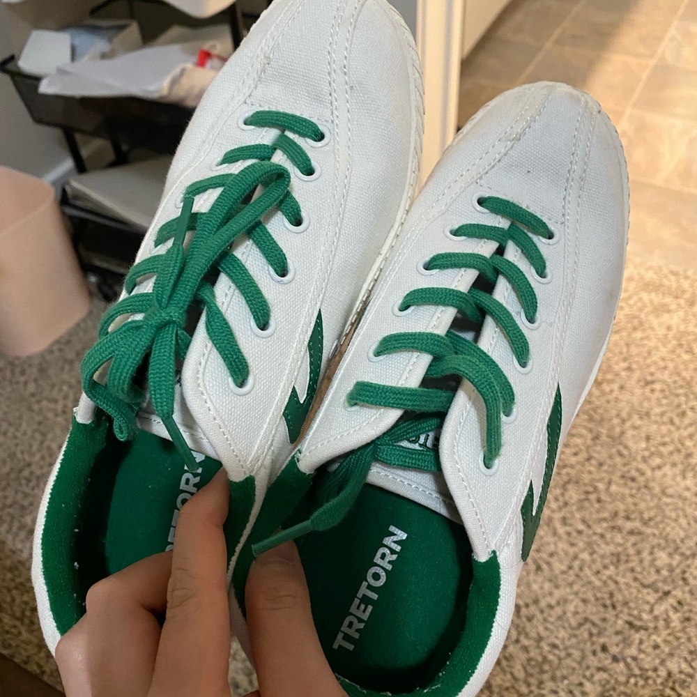 Tretorn sneaker size 7.5